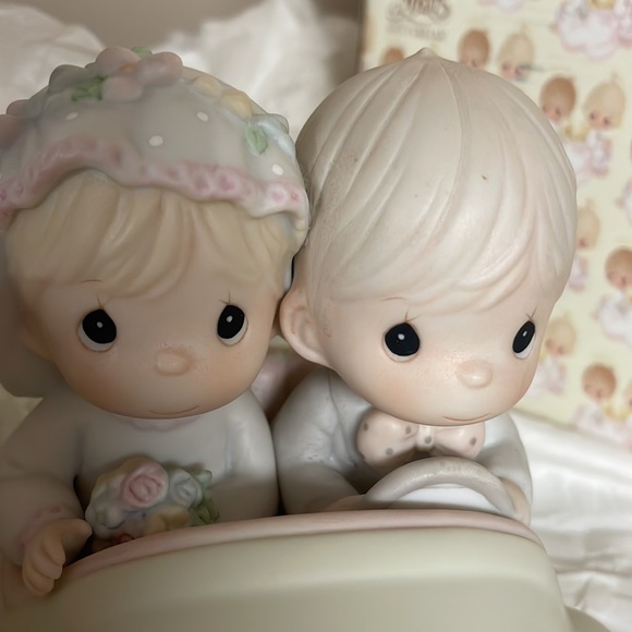 Precious Moments Wedding Ornament - Picture 3 of 4